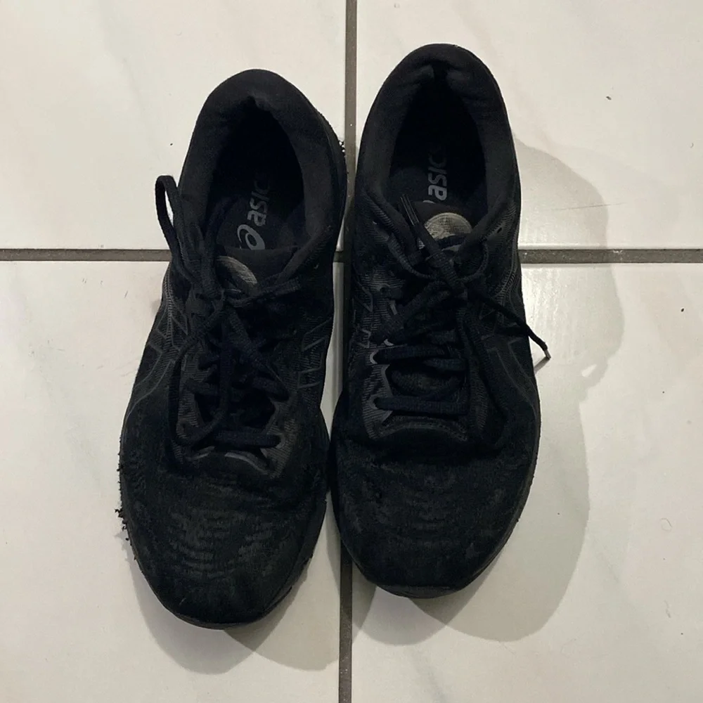 Black ASICS - Picture 3 of 4